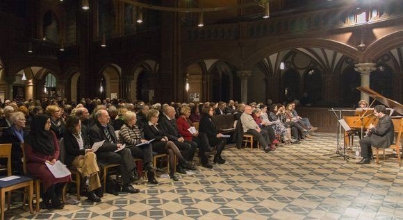 Musiker und Publikum bei der Gedenkveranstaltung zum Holocaust-Gedenktag 2020